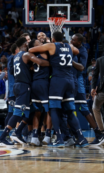 Wiggins' heave banks in, leads Timberwolves past Thunder (Oct 22, 2017)